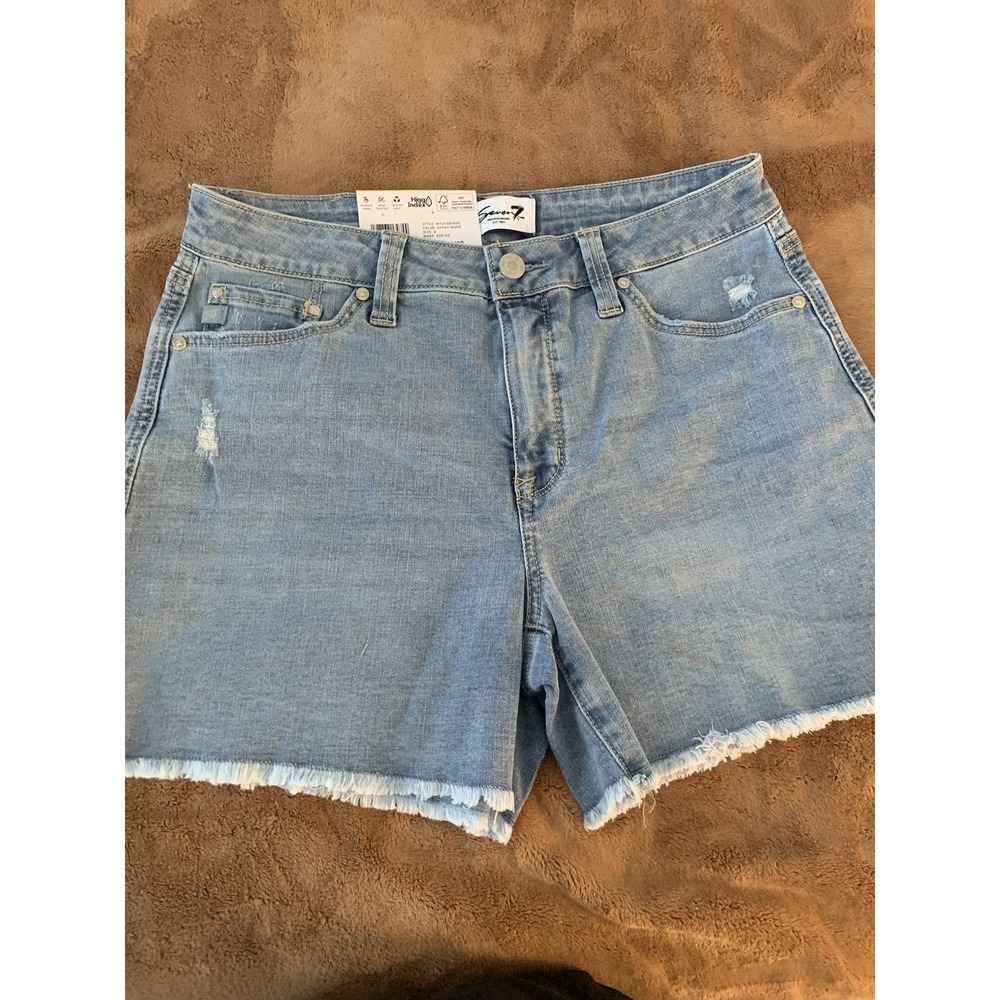 NWT Seven7 Women's Denim Weekend Short Jean Size 8 Light Wash